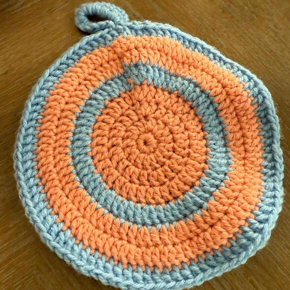Lot Of 4 Crocheted Trivets /Potholders One Has Loop For Hanging - Picture 3 of 9
